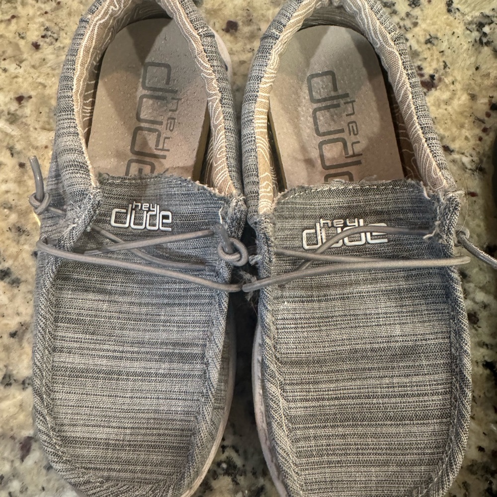 Hey dude size 13